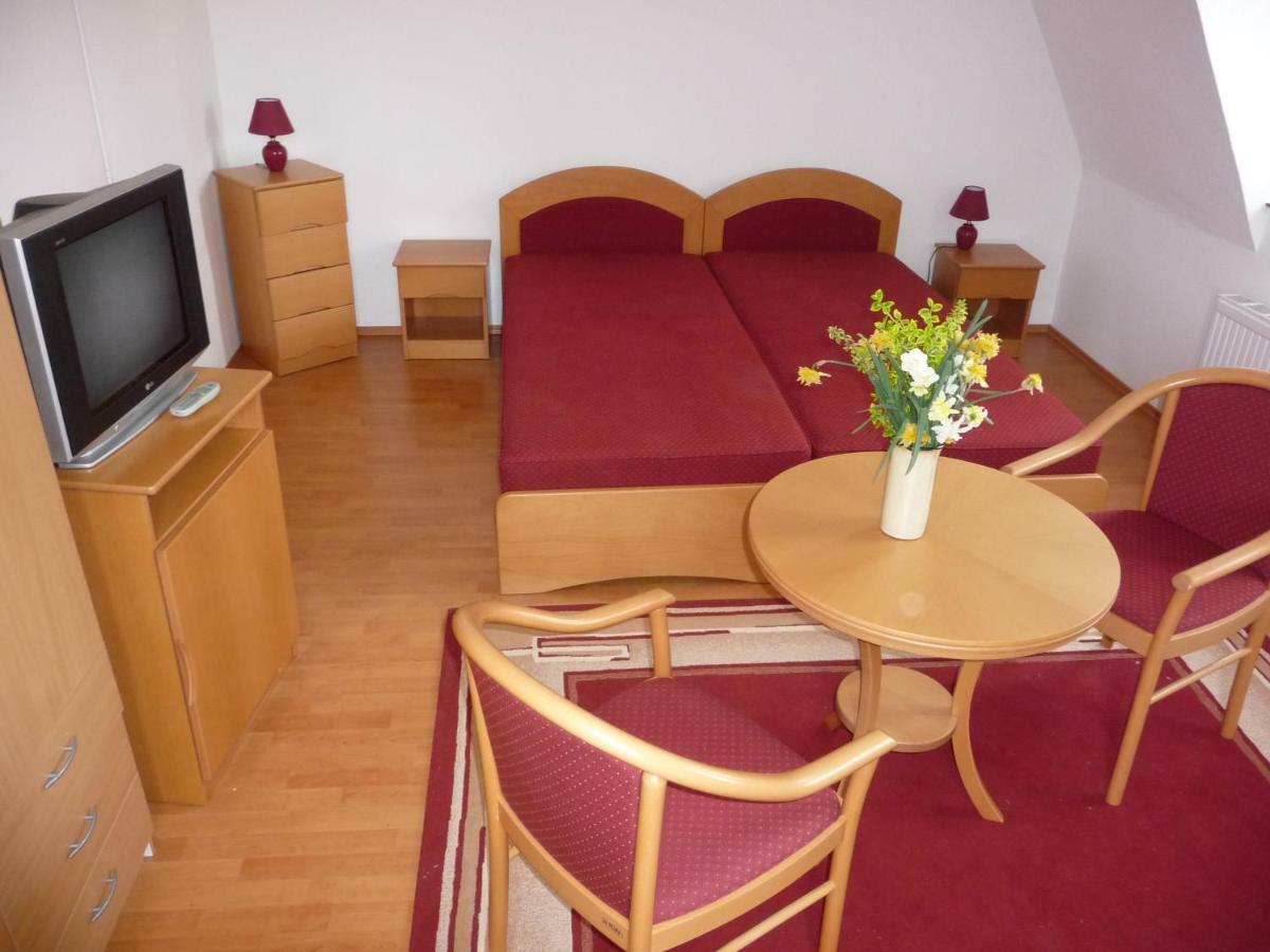 Balaton Art Guesthouse Balatonszemes Exterior photo